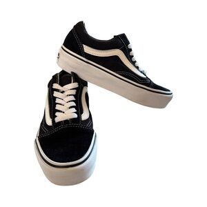 Vans Authentic Style Black/White Sneakers